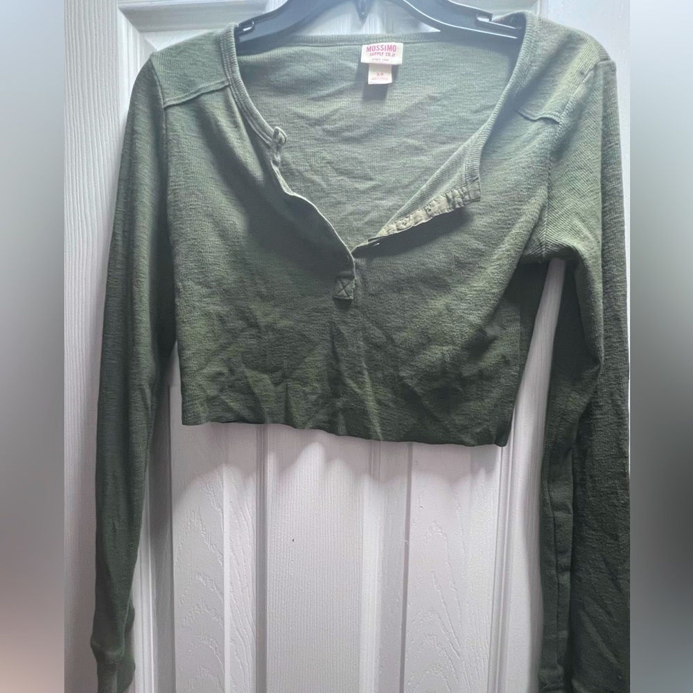 long sleeve green cropped top